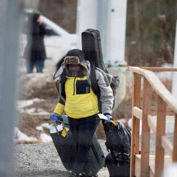 Trudeau asks migrants arriving at Canadian border not to leave illegally