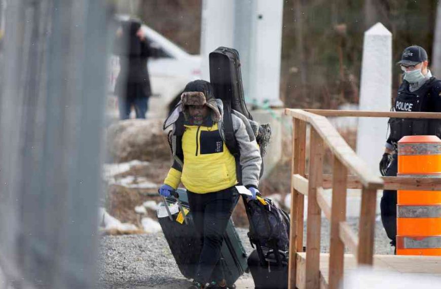 Trudeau asks migrants arriving at Canadian border not to leave illegally